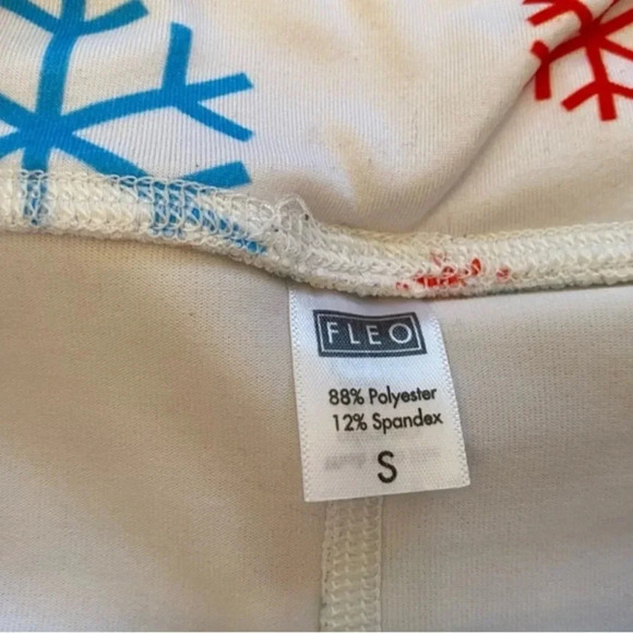 🎄Fleo Christmas Abbott snowflakes, Half Moon, & Red Triangle Shorts 🎄Small - Picture 5 of 5